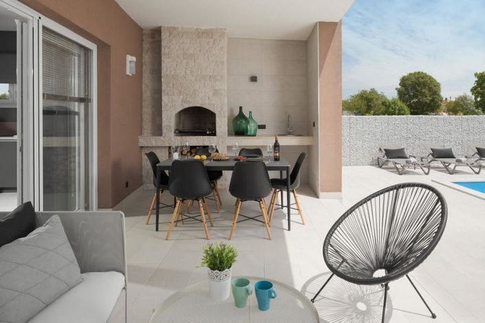 Image No.8-3 Bed Property for sale