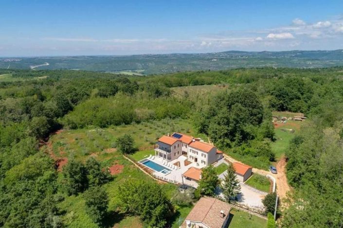 Image No.1-Propriété de 6 chambres à vendre à Croatie