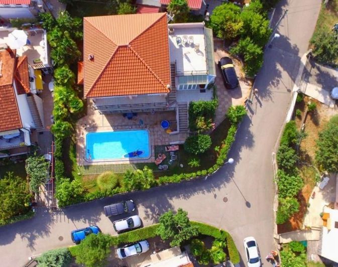 Image No.1-5 Bed Property for sale