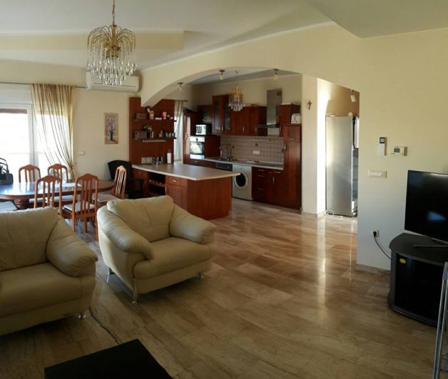 Image No.21-19 Bed Property for sale