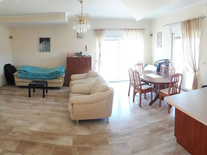 Image No.22-19 Bed Property for sale