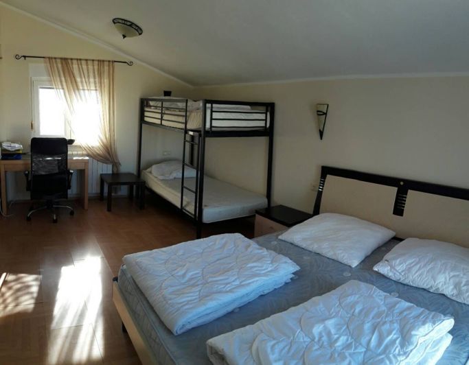 Image No.24-19 Bed Property for sale