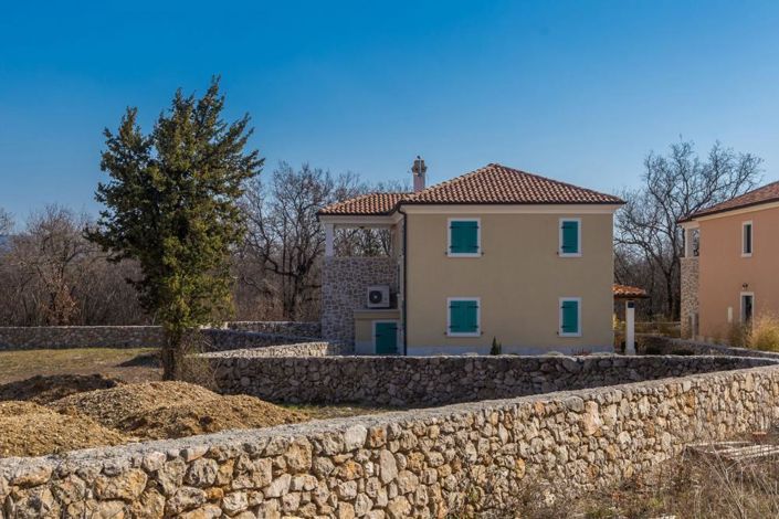 Image No.1-4 Bed Property for sale