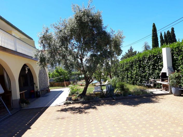 Image No.2-18 Bed Property for sale