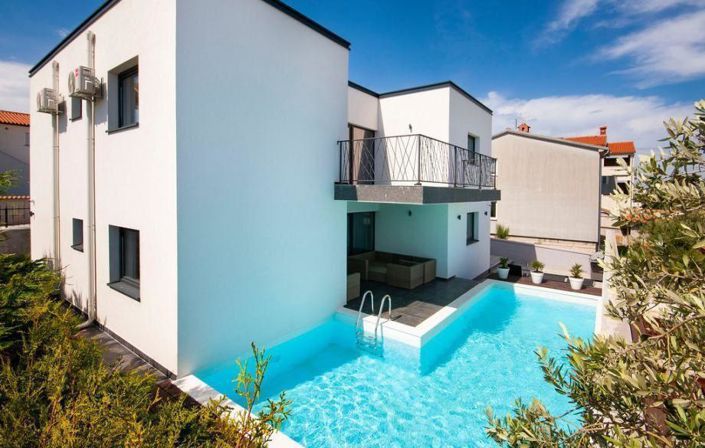 Image No.1-5 Bed Property for sale