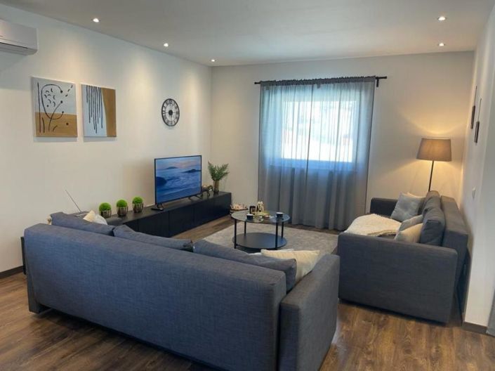 Image No.10-5 Bed Property for sale