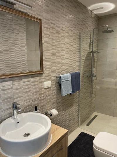 Image No.14-5 Bed Property for sale