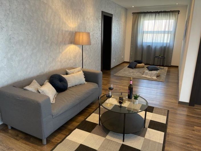 Image No.15-5 Bed Property for sale