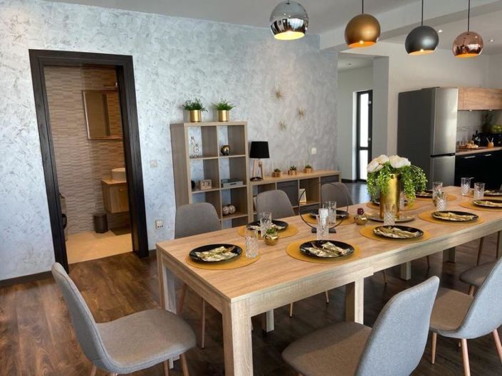 Image No.18-5 Bed Property for sale