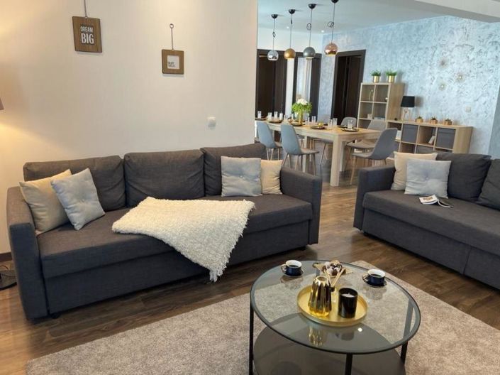 Image No.7-5 Bed Property for sale