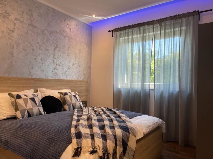 Image No.8-5 Bed Property for sale