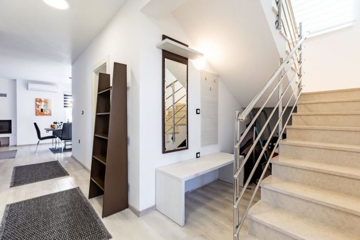 Image No.18-3 Bed Property for sale