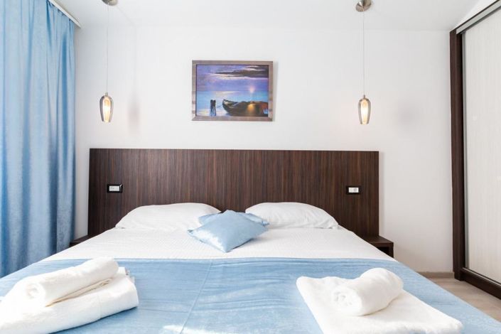 Image No.19-3 Bed Property for sale