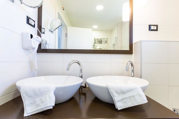 Image No.23-3 Bed Property for sale