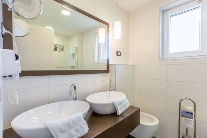 Image No.25-3 Bed Property for sale