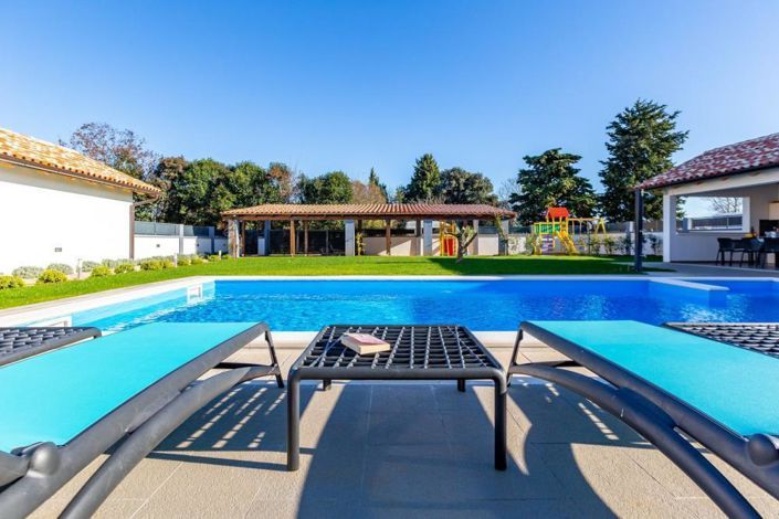 Image No.5-3 Bed Property for sale