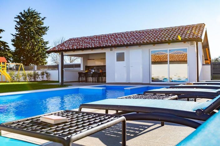 Image No.3-3 Bed Property for sale