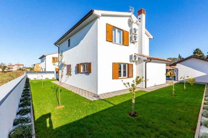 Image No.8-3 Bed Property for sale