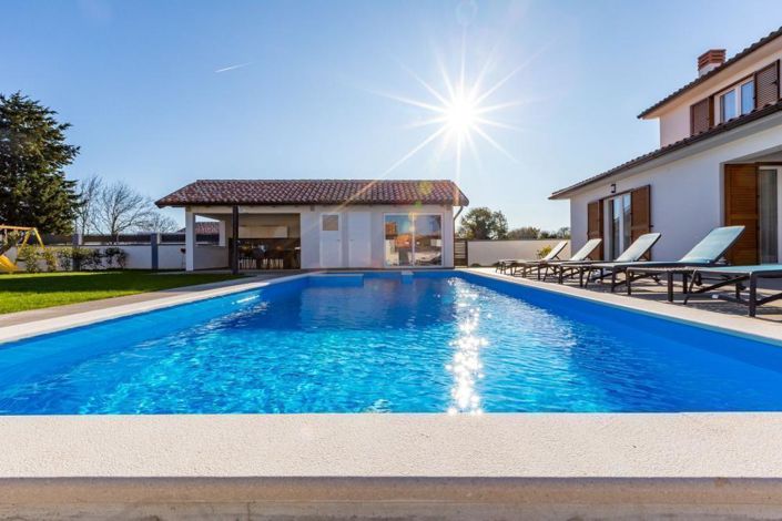 Image No.11-6 Bed Property for sale