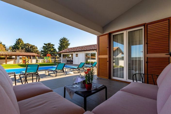 Image No.15-6 Bed Property for sale