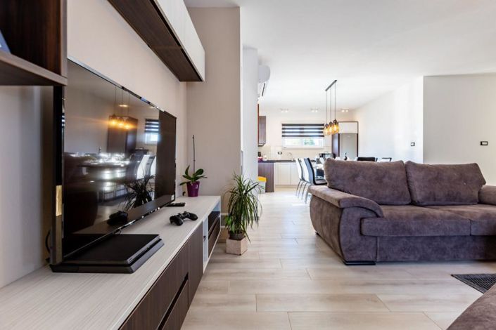 Image No.23-6 Bed Property for sale