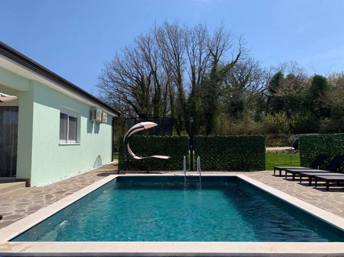 Image No.10-3 Bed Property for sale