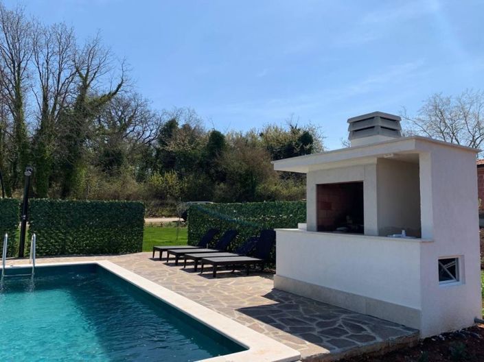 Image No.12-3 Bed Property for sale