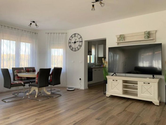 Image No.17-3 Bed Property for sale