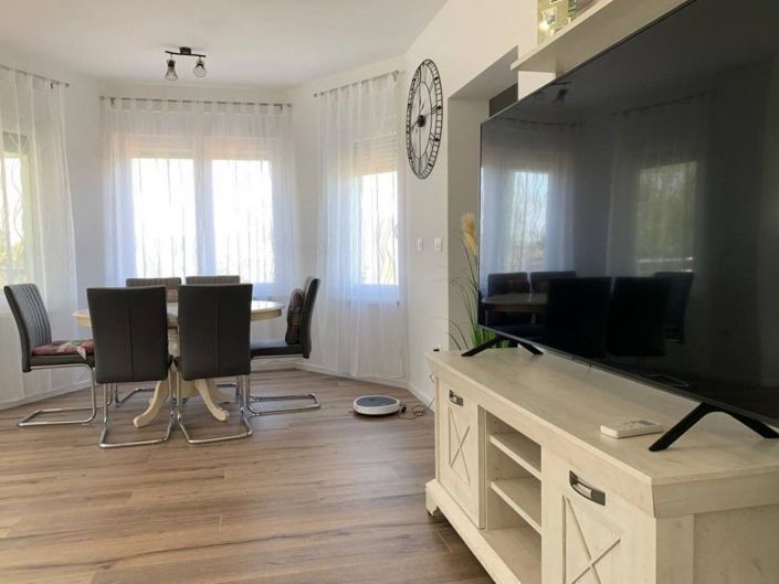 Image No.20-3 Bed Property for sale