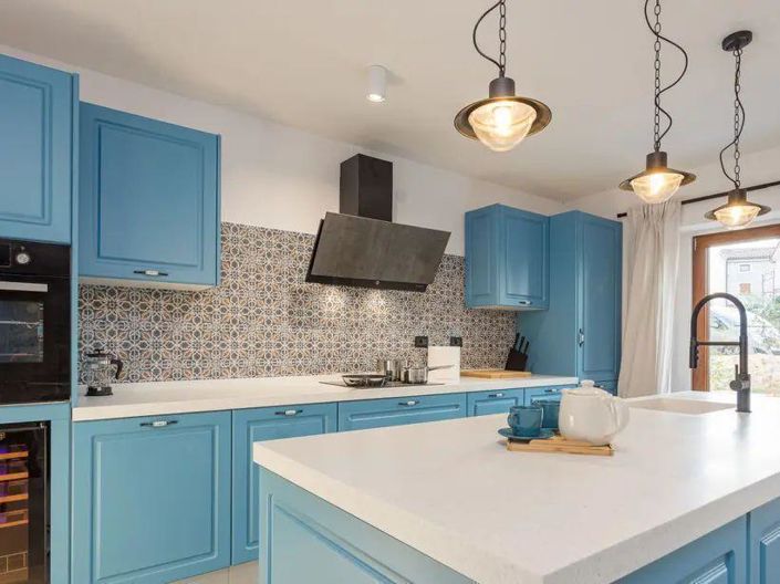 Image No.10-4 Bed Property for sale