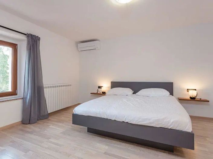 Image No.15-4 Bed Property for sale