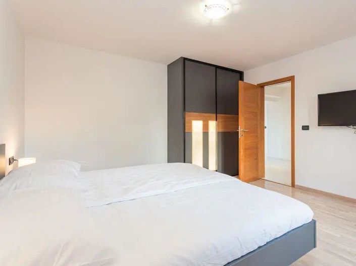 Image No.16-4 Bed Property for sale