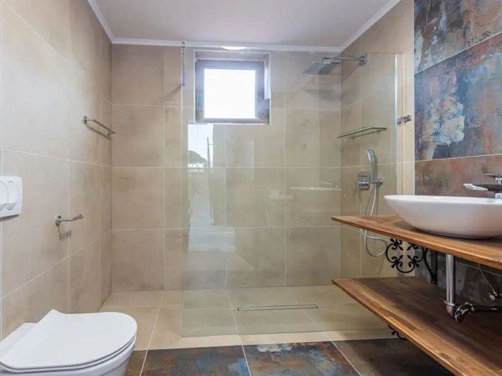 Image No.18-4 Bed Property for sale