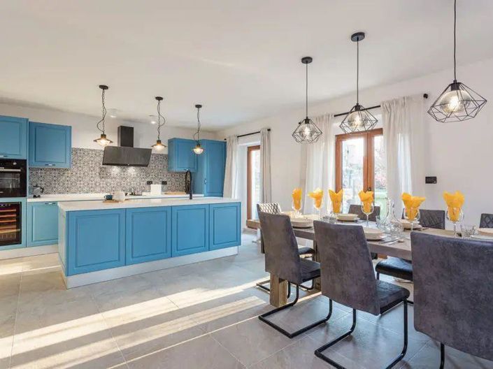 Image No.8-4 Bed Property for sale