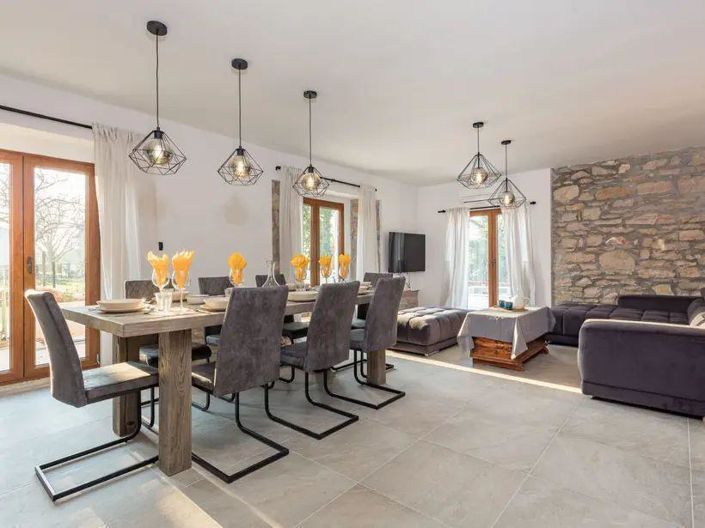 Image No.9-4 Bed Property for sale