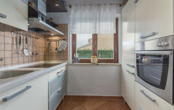 Image No.12-3 Bed Property for sale