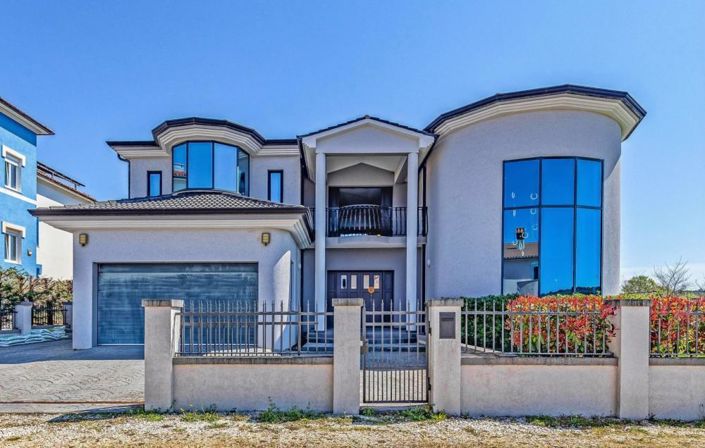 Image No.13-4 Bed Property for sale