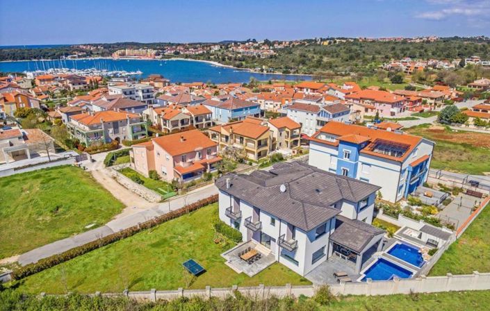 Image No.14-4 Bed Property for sale