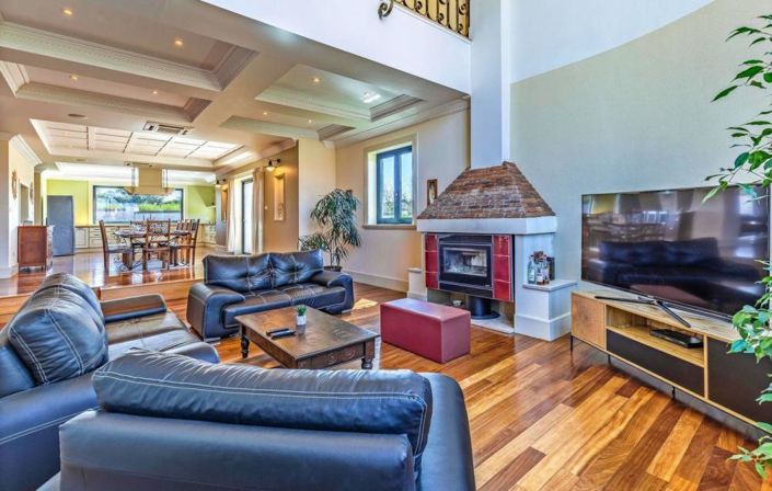 Image No.16-4 Bed Property for sale