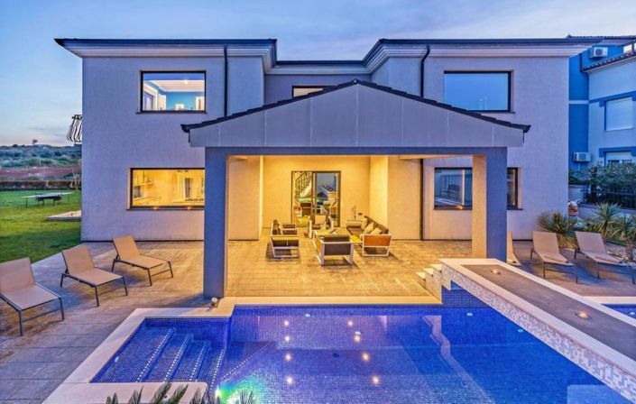 Image No.2-4 Bed Property for sale