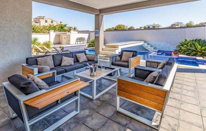 Image No.8-4 Bed Property for sale