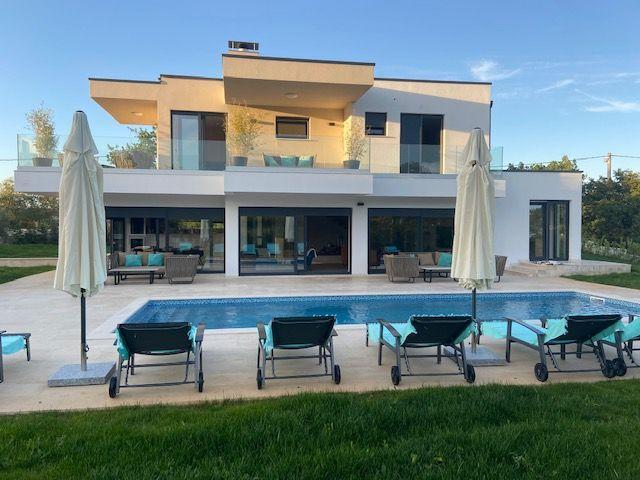 Image No.1-4 Bed Property for sale