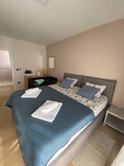 Image No.15-4 Bed Property for sale