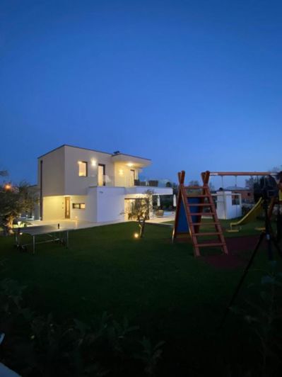 Image No.25-4 Bed Property for sale