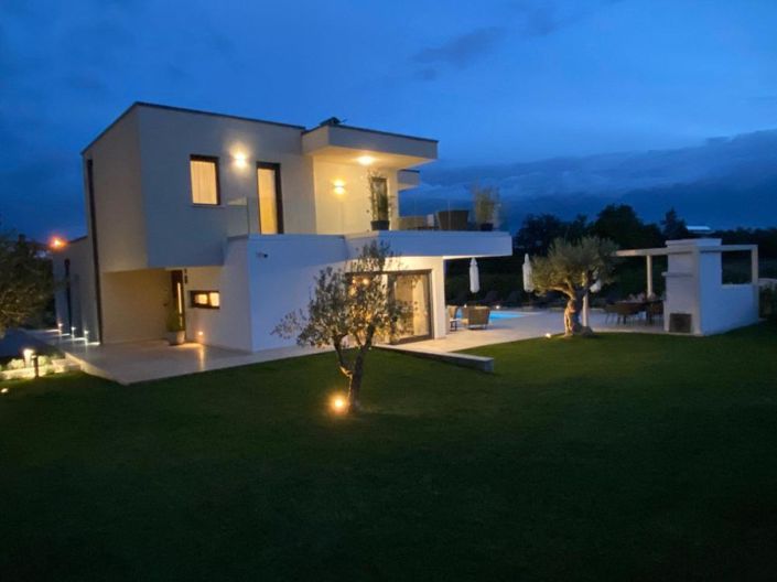 Image No.5-4 Bed Property for sale