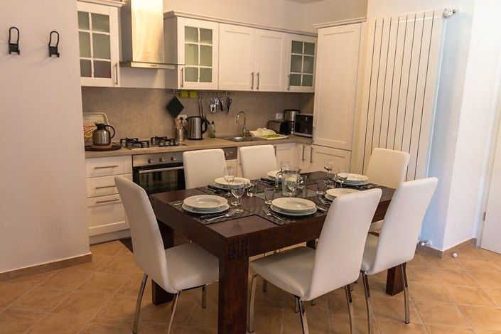 Image No.17-4 Bed Property for sale