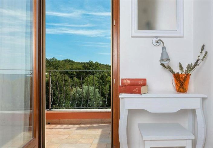 Image No.18-4 Bed Property for sale