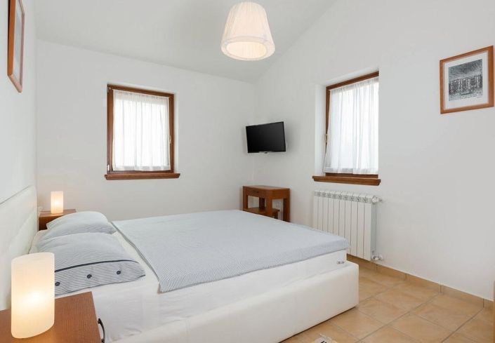 Image No.21-4 Bed Property for sale