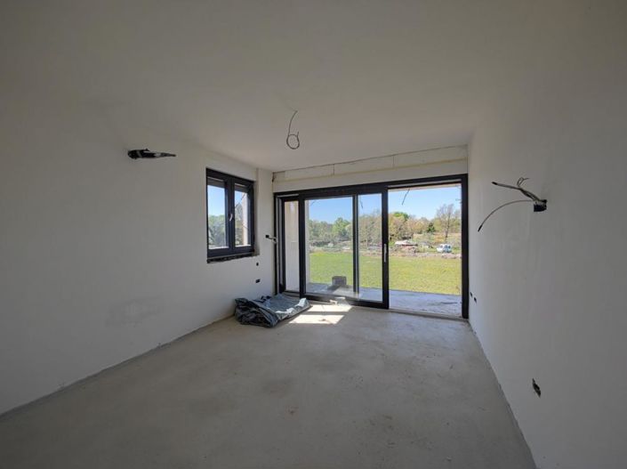 Image No.14-6 Bed Property for sale