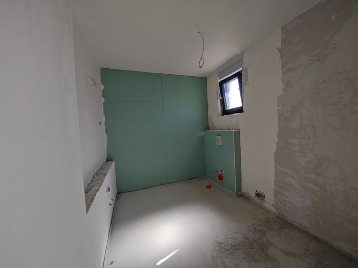 Image No.15-6 Bed Property for sale